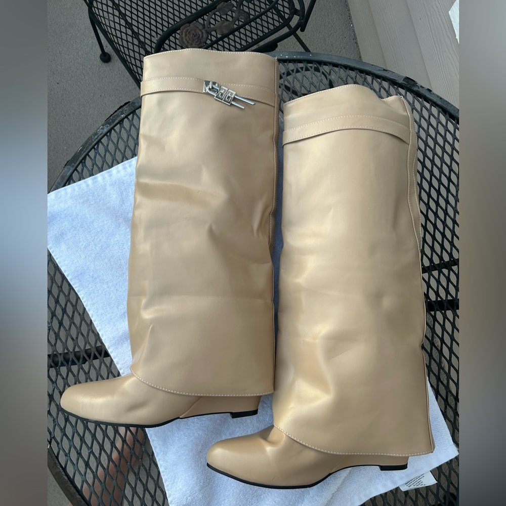 Chic Beige Heeled Boots